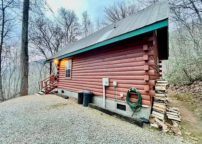 Good Life Cabin 1 - Rustic Log Cabin