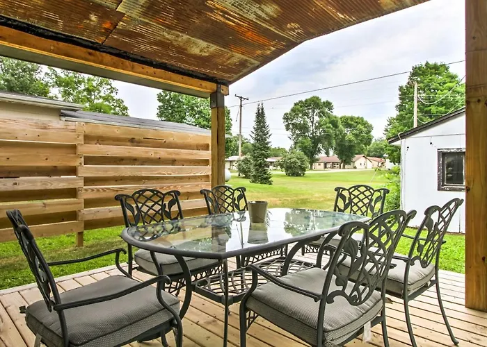 Lake Pepin Cottage W/ Patio - Walk To The Marina!