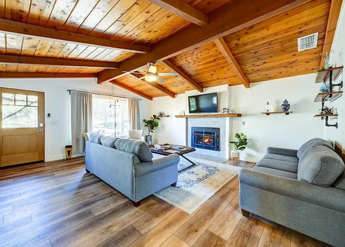 Walk To Dtwn! Dog-Friendly Oakhurst Gem W/ Yard