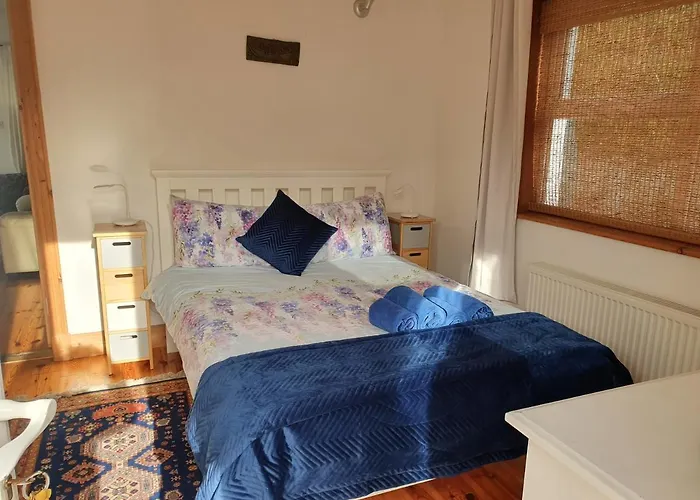 Cosy Self Contained Cottage With Stunning Views