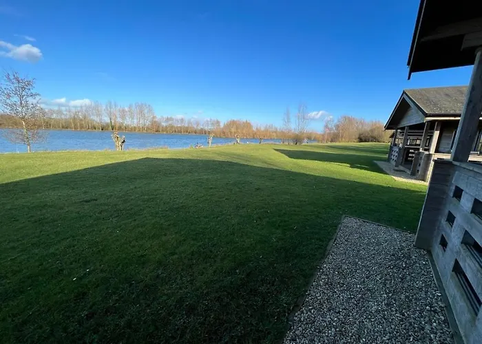 Reeds Lodge, Lake Pochard