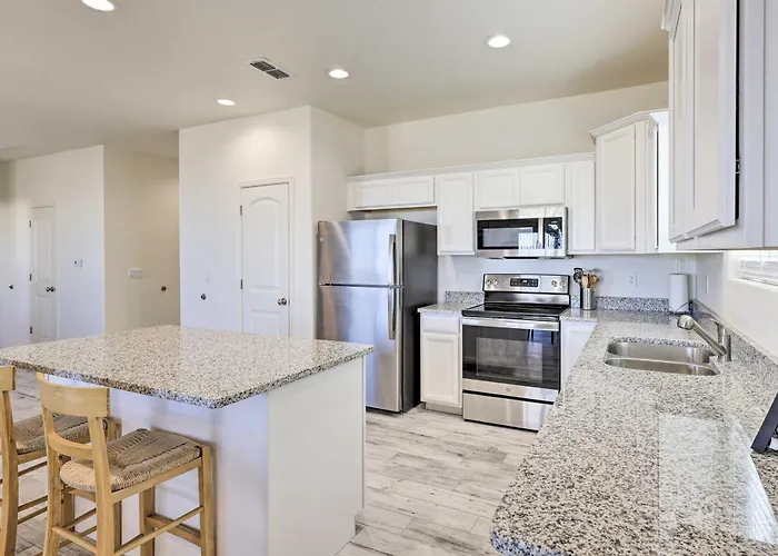 Modern Kingman Vacation Rental, 5 Mi To Dtwn!
