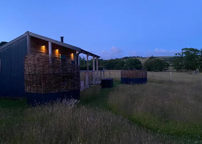 Dol Swynol Glamping Luxury Cabin With Outdoor Bath