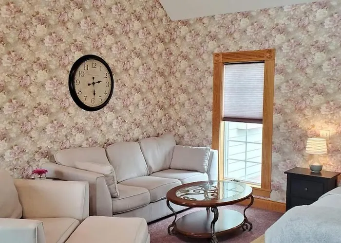 Victorian Suite By Amish Country Lodging