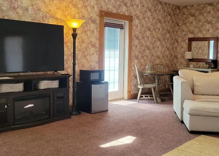 Victorian Suite By Amish Country Lodging