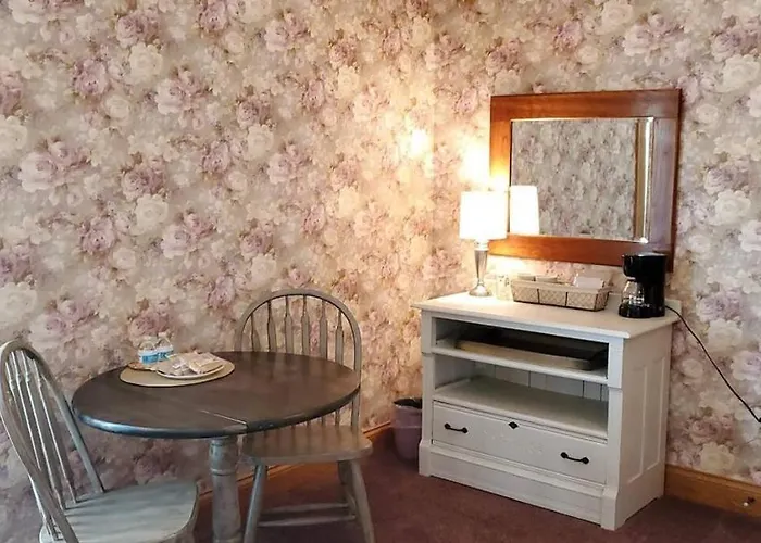 Victorian Suite By Amish Country Lodging