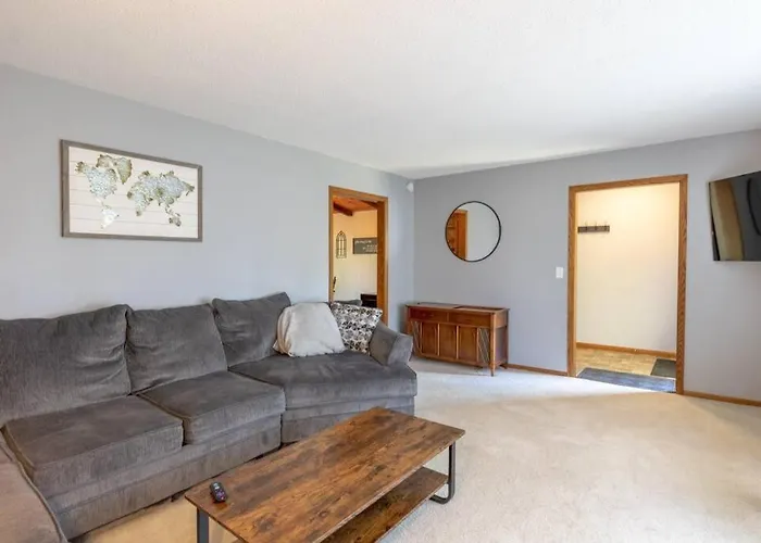 Family Home W/ 2 King, 2 Queen Beds + Game Room