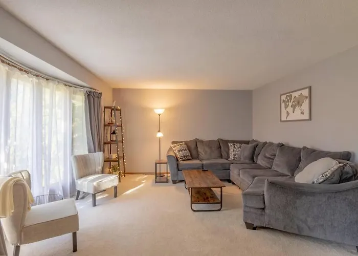 Family Home W/ 2 King, 2 Queen Beds + Game Room