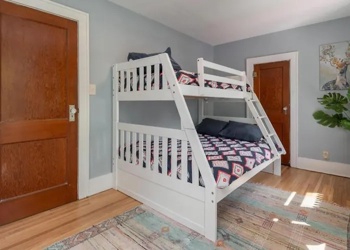 Glencoe-Freshly Remodeled-Pets Ok-4 Bedrooms-Grill