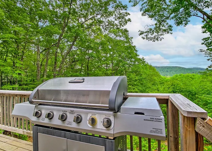 Conway Area Chalet W/ Mountain Views & Fire Pit!