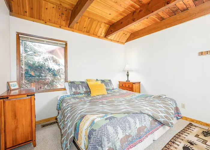 Two-Bedroom Plus Loft Chalet W Mountain Views