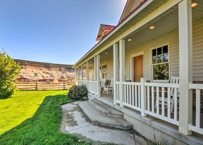 Custom Home W/ Decks In Boulder! Gateway To Parks!