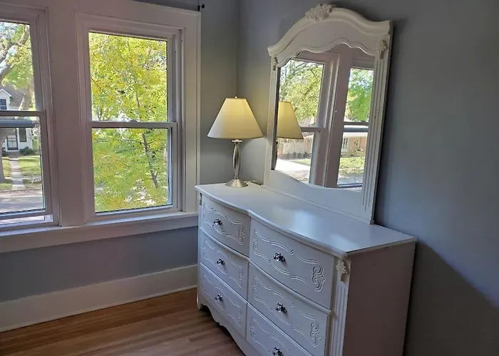 Glencoe-Freshly Remodeled-Pets Ok-4 Bedrooms-Grill