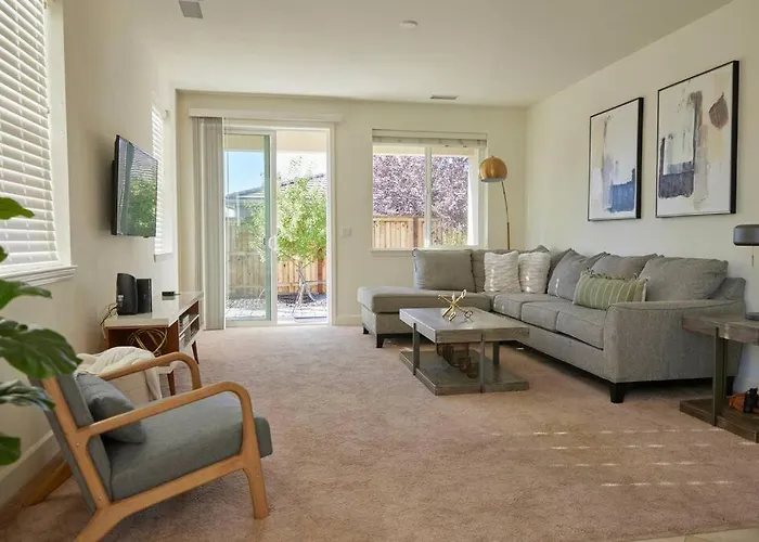New Upscale House, Tahoe 30-Min W/ Cal King