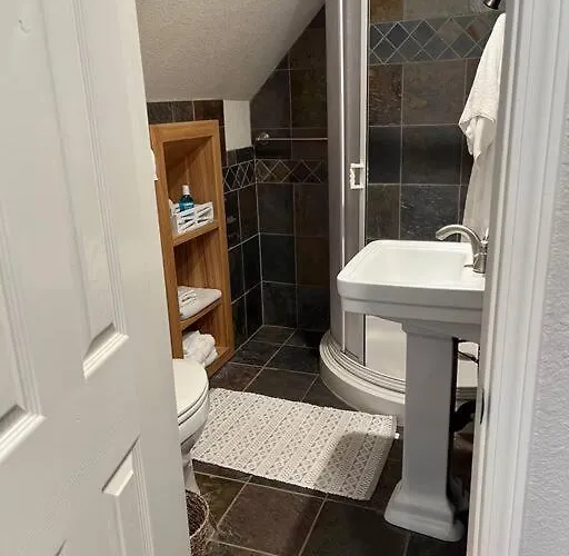 Adorable 1 Bedroom With Pool, And Horse Arena