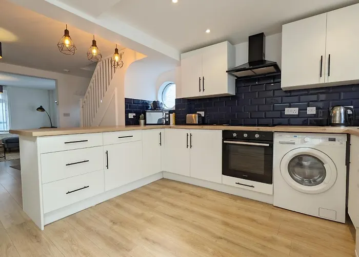 Blue Horizon Holiday Cottage - 4 Minute Walk To The Beach