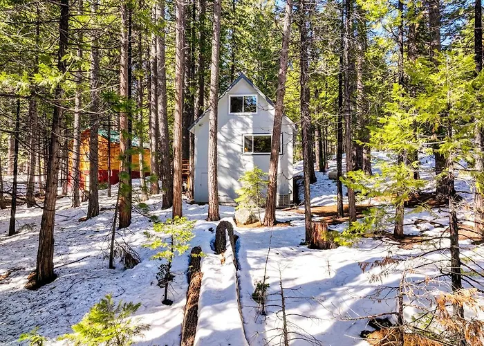 Hike, Fish & Explore: California Cabin W/ Deck!