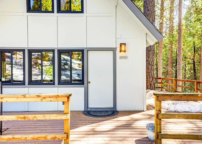 Hike, Fish & Explore: California Cabin W/ Deck!