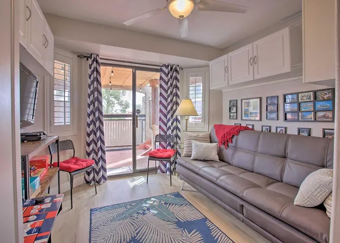 Vegas House With Spa, Mini Golf, Home Theater, Deck! Las Vegas