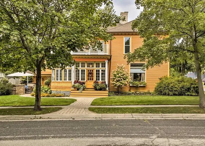 Free Wifi Home W/ Balcony & Yard In Surgeon Bay