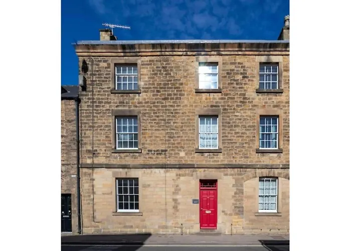 Luxury & Location! Bakewell Georgian Townhouse - 'The Haywood'
