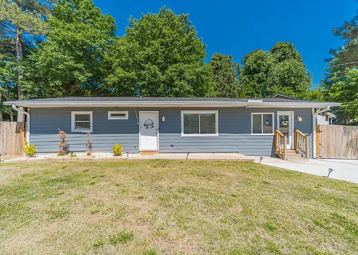 Spacious 3Br/2.5Ba Cozy Fireside Home In Marietta