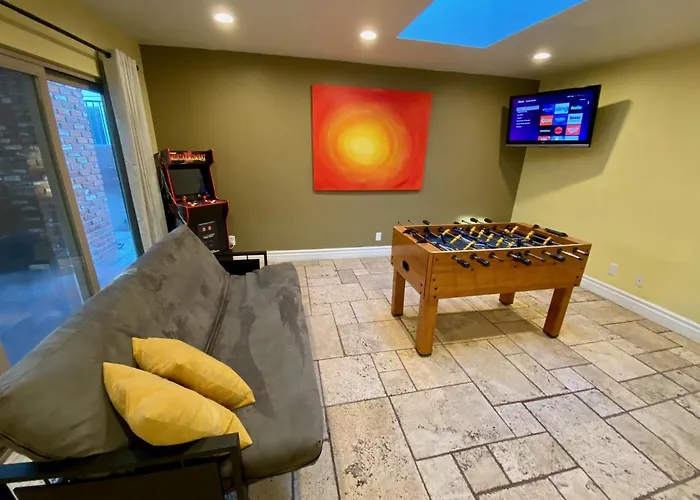 Newer Ranch With Pool And Hot Tub Near The Strip And Freemont Street. Villa Las Vegas