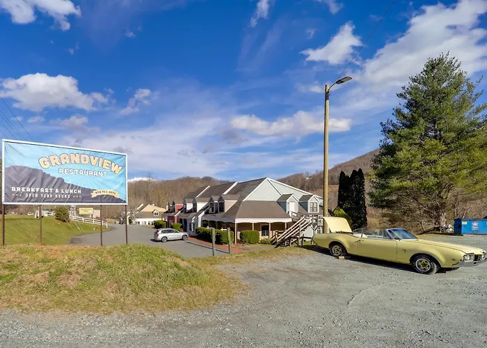 Mtn-View Condo W/ Lookout Deck In Banner Elk!