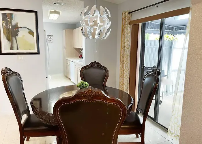 Amazing & Cozy Duplex Near Zoo Miami !