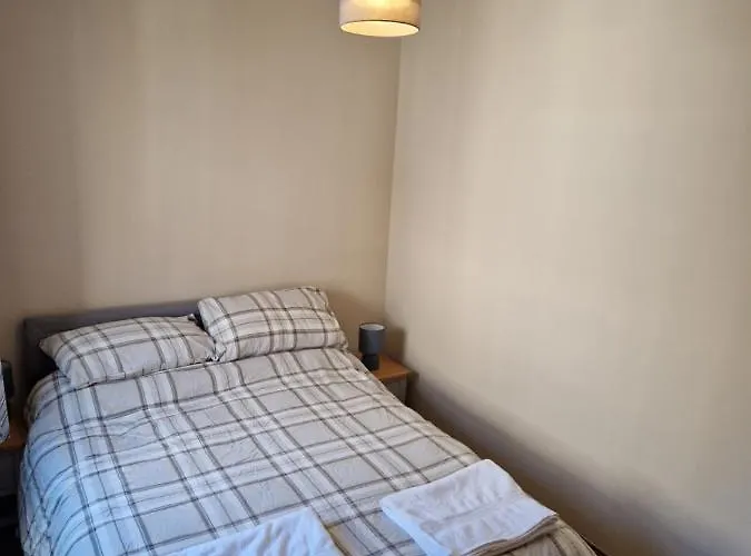 Cosy Two-Bed Home, Buxton Peak District Gateway