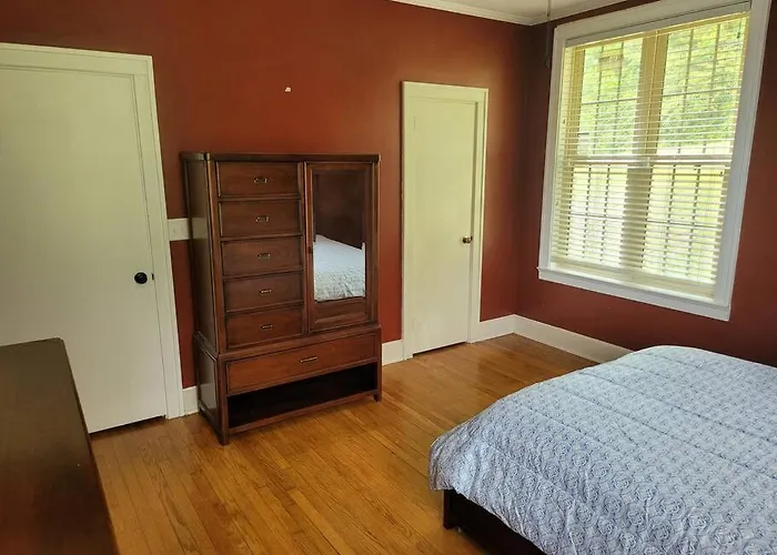 4. Spacious Historic Home In Lake Guntersville