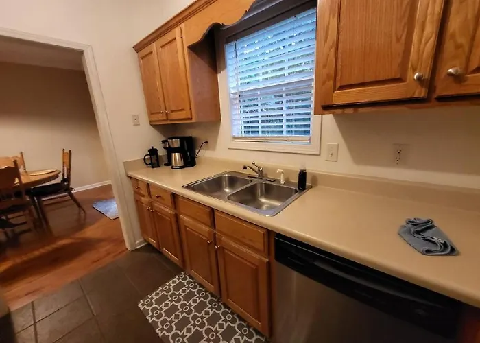 11. Spacious Lakeview Home In Guntersville