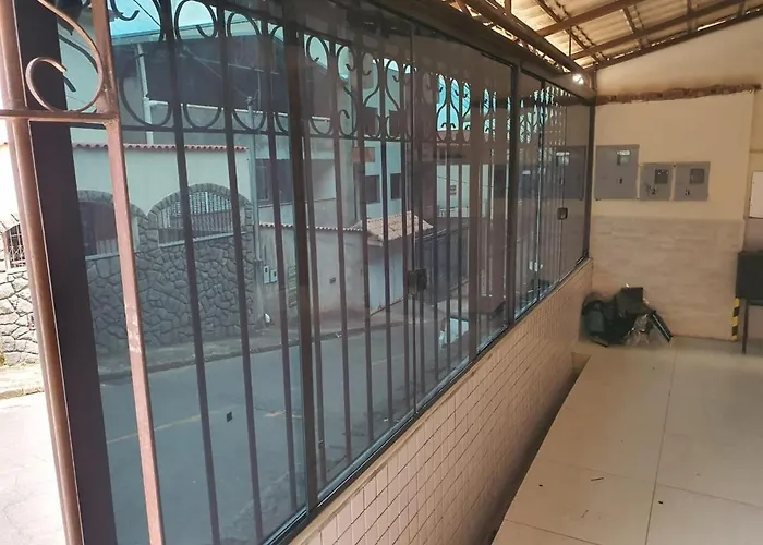 Linda Casa Com Estacionamento