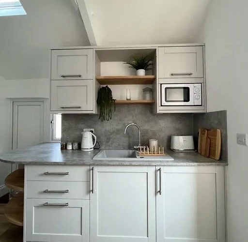 Cosy Country Getaway, 5 Mins From The Sea