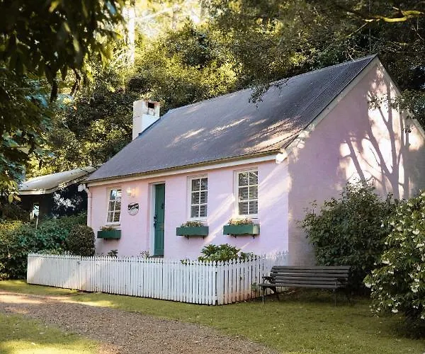 The Romantic Pink English Cottage At Tamborine Mountain