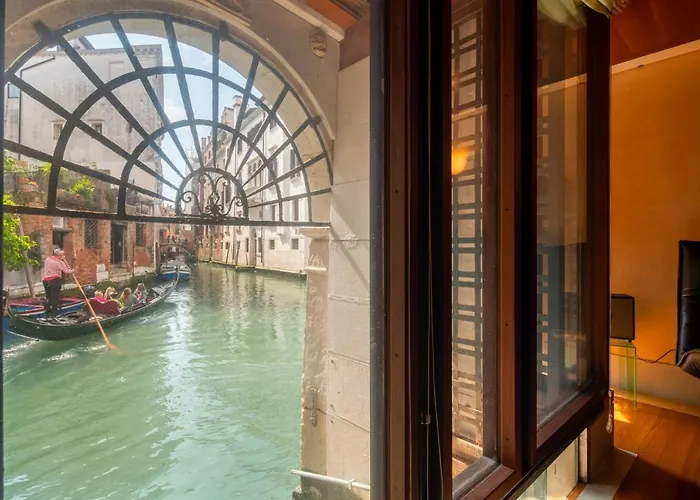 Casa Flavia Ai Morosini - Luxury Apartment With Canal View Veneza
