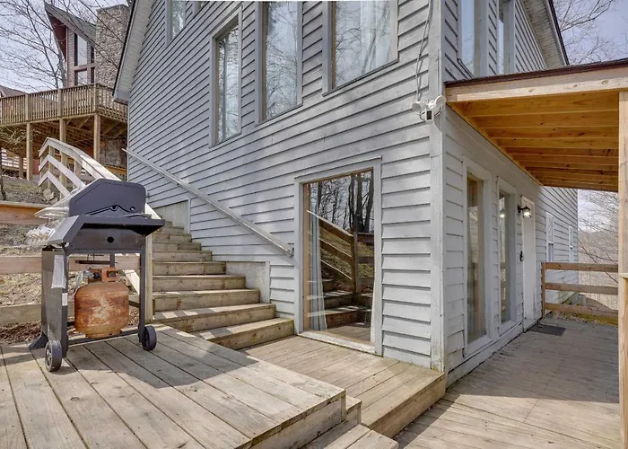 'Snowed Inn' Cozy Winterplace Ski-In/Ski-Out Cabin