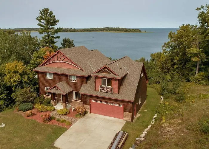 Spacious Leech Lake Home On 2 Private Acres, 200' Of Lake Shore 15 Minutes To Walker With Boat Lift, Dock, Swimming, Fire Pit