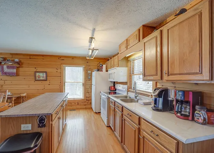 Hike, Sip & Unwind: Mtn-View Gem In Banner Elk!