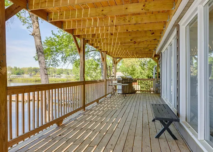 Pet-Friendly Lexington Vacation Rental On Lake!