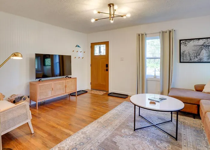 Mid-Century Modern Fayetteville Home Close To Town