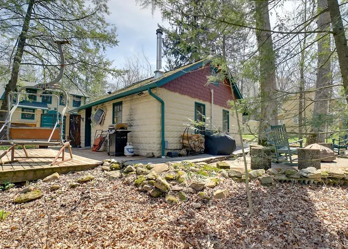 Pool Access: Pet-Friendly Pennsylvania Cabin!