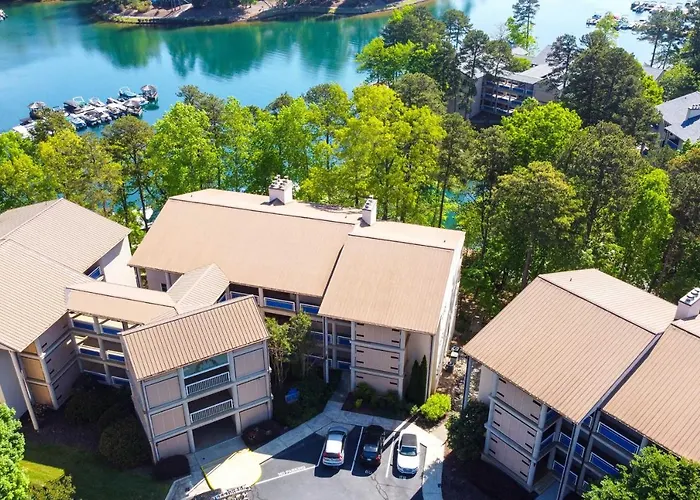Lake Keowee Condo W/ Balcony & Resort Amenities!