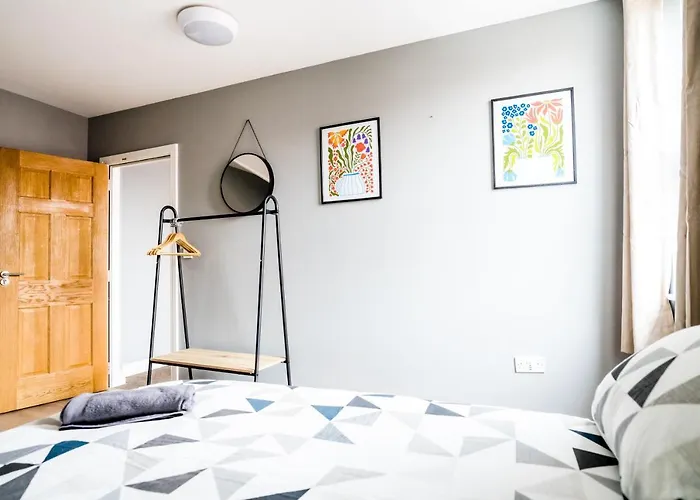 Harrow Road Stay Central+Parking