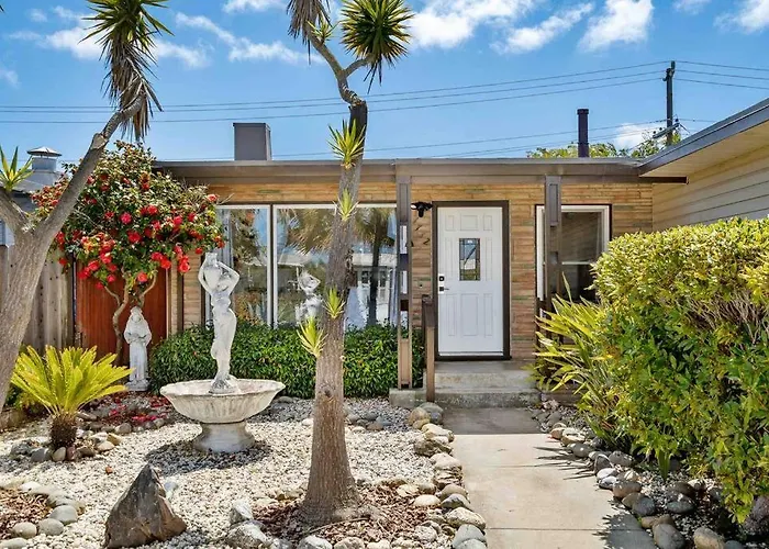 Mid Century Garden View Home Parking