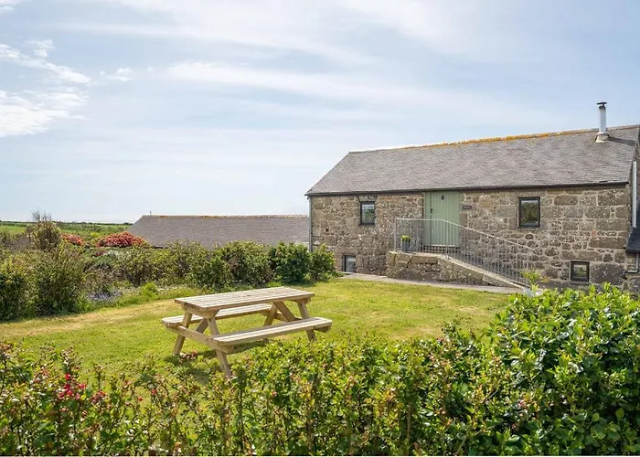 Porthcurno Barns, Cart Lodge - Cosy Cottage, Walk To The Beach & Minack Theatre