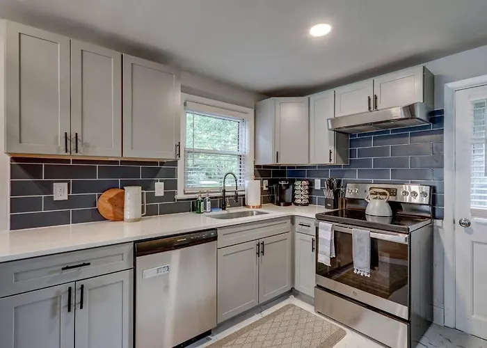 New Cozy Home Near Outlets & Amish Country
