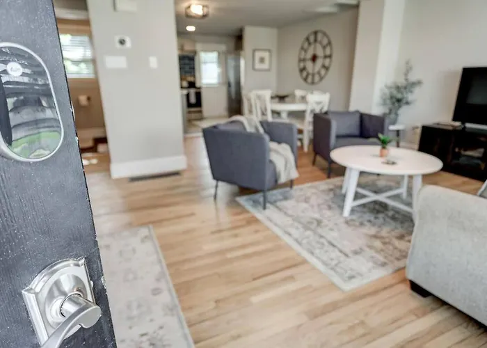 New Cozy Home Near Outlets & Amish Country