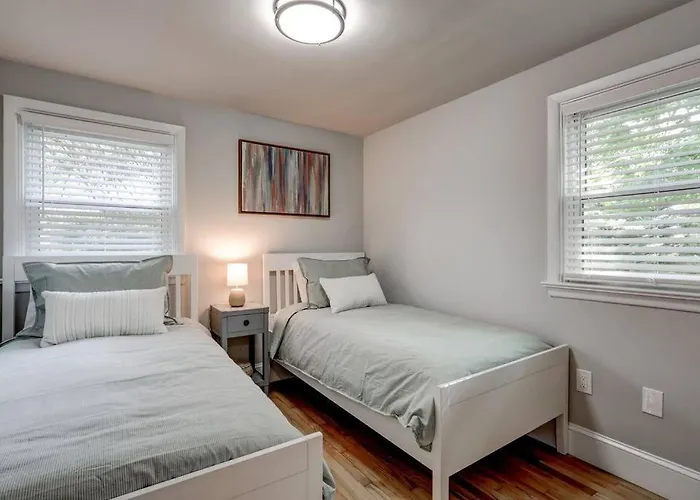 New Cozy Home Near Outlets & Amish Country