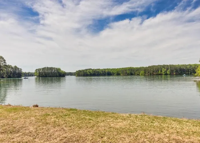 Sleeps 8, Lake Lanier Hidden Gem
